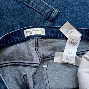 Abercrombie & Fitch Blue The ‘90s Relaxed Jean High Rise NWT